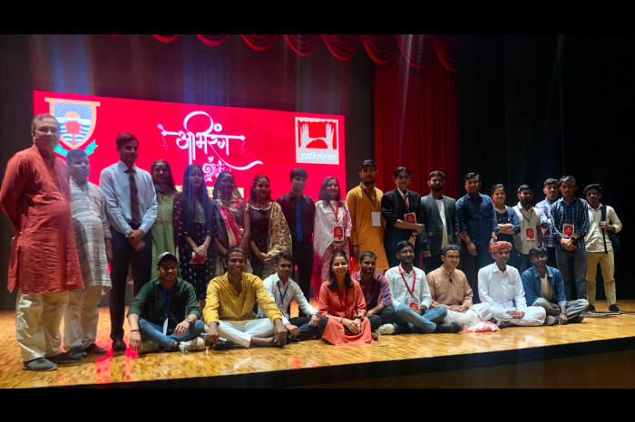 हिन्दू कॉलेज में नाटक 'गज फुट इंच' का मंचन